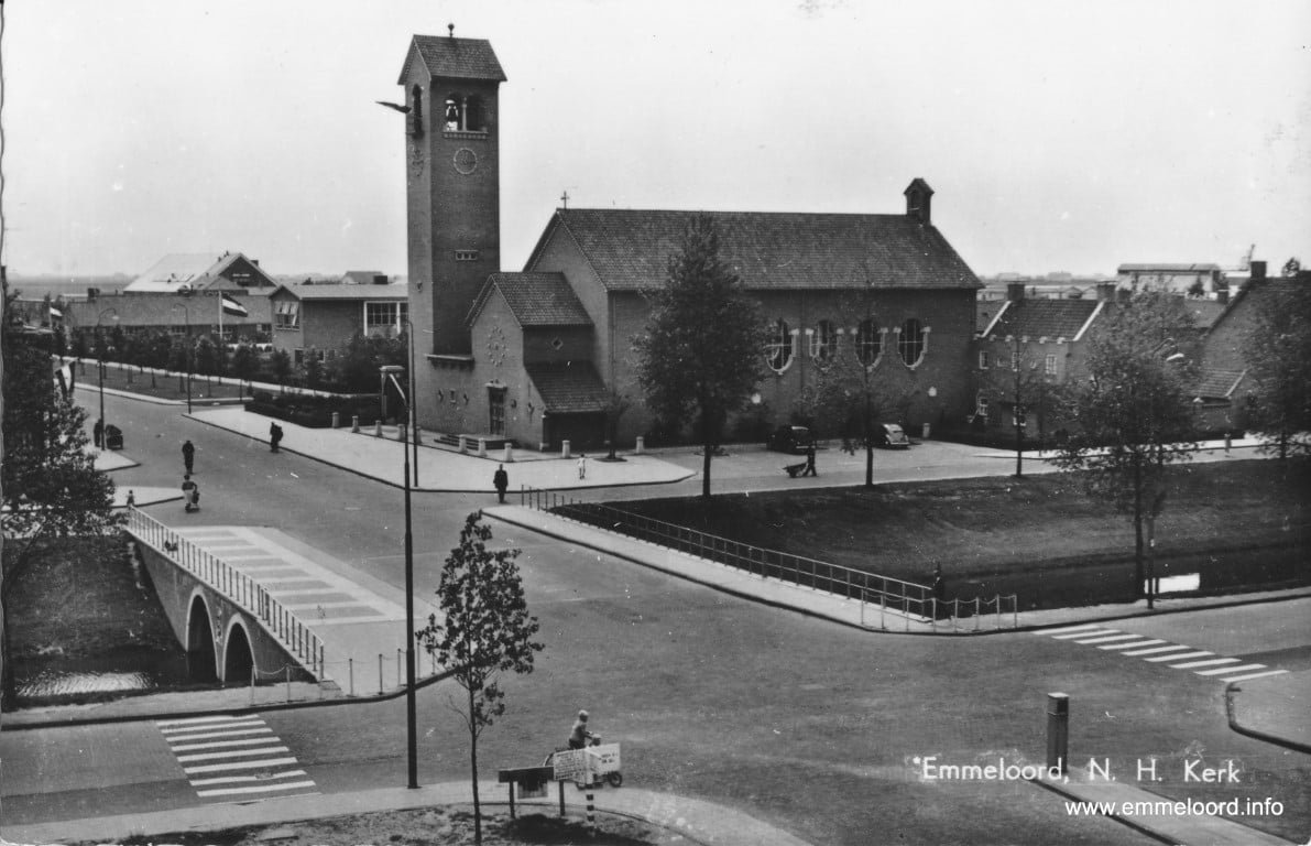 Kerk-Hoeksteen16.jpg Kerk-Hoeksteen16.jpg
